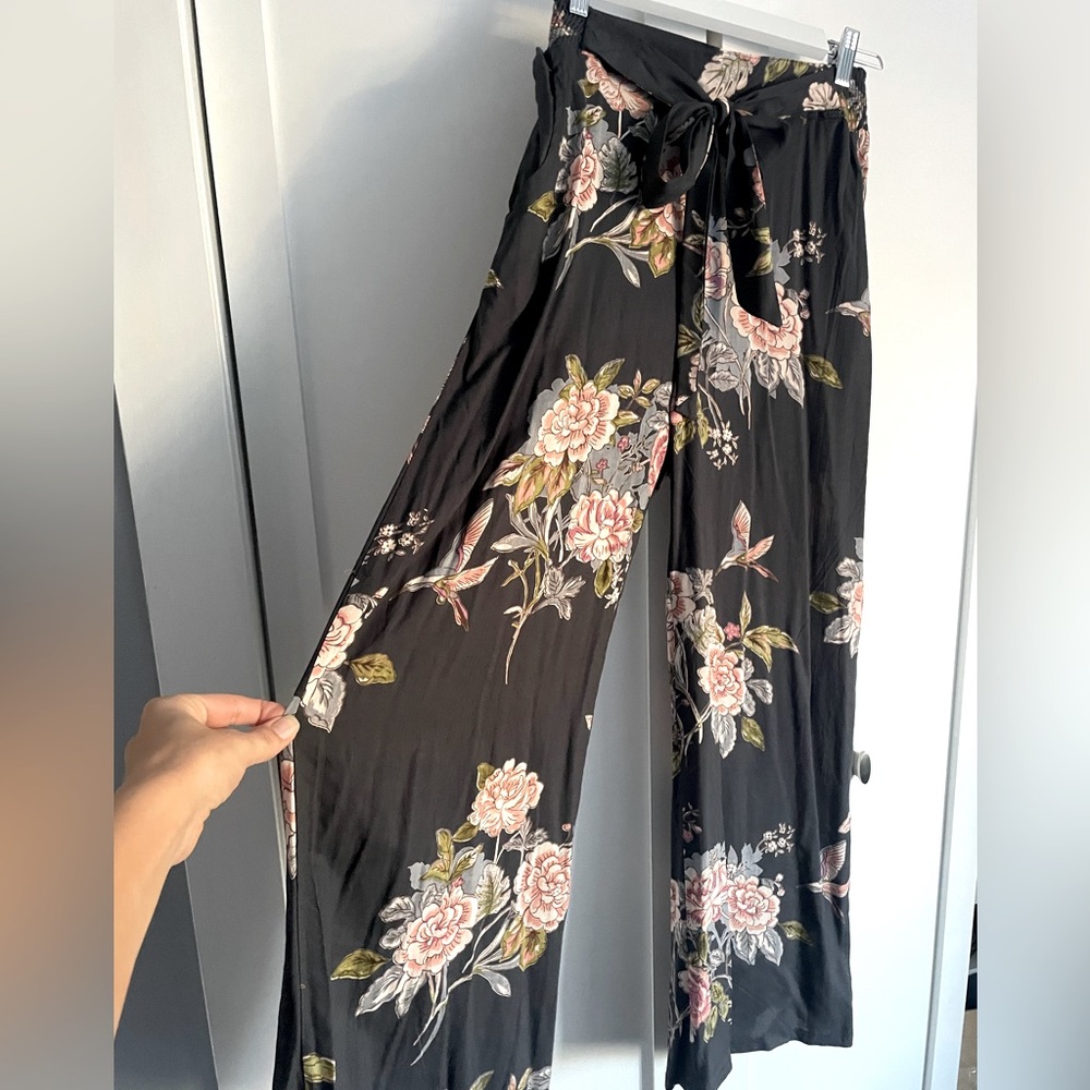 Simon’s wide leg floral pants, size medium